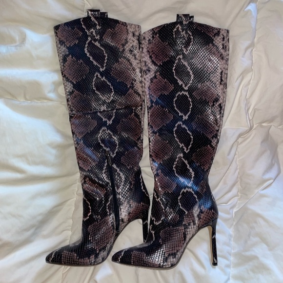 🐍 Vince Camuto Kervana Snake Embossed Knee High Boots - Picture 2 of 5